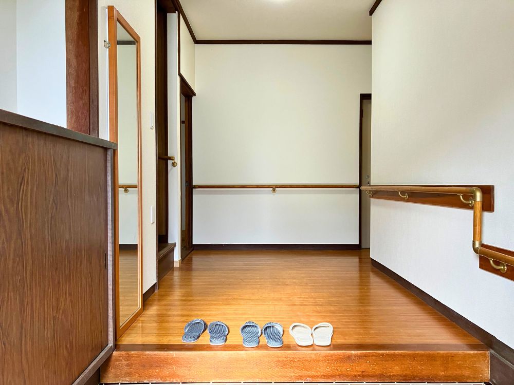 里方町中古住宅玄関