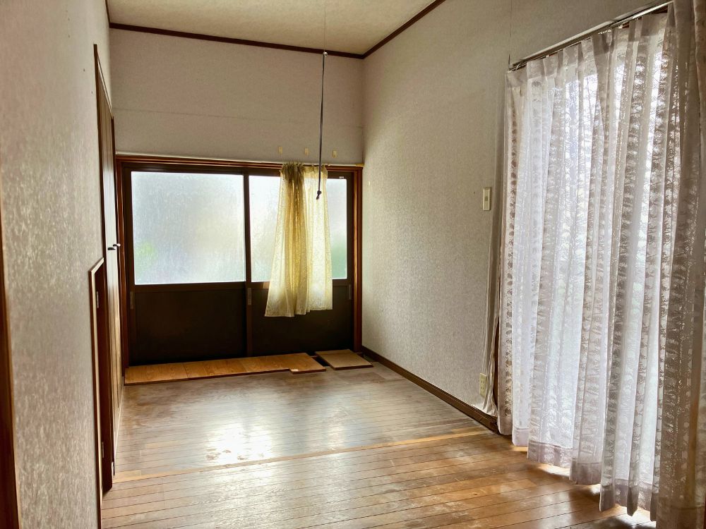 里方町中古住宅1階納戸